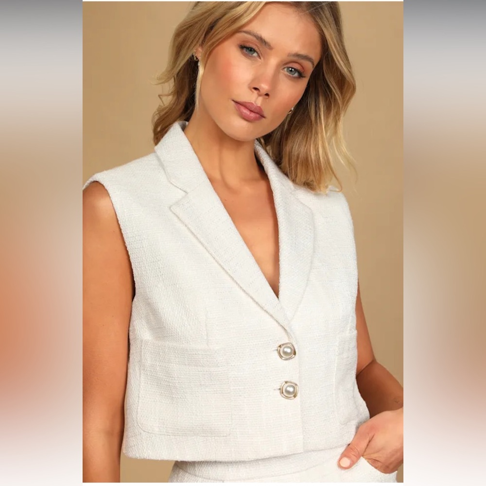 ✨ Lulus Perfect Company Ivory Tweed Sleeveless Cropped Blazer ✨ - Picture 3 of 7